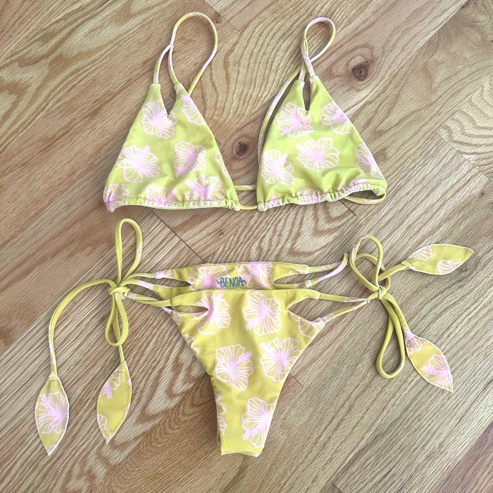 Benoa Swim Bikini Top Honey Hibiscus NEW